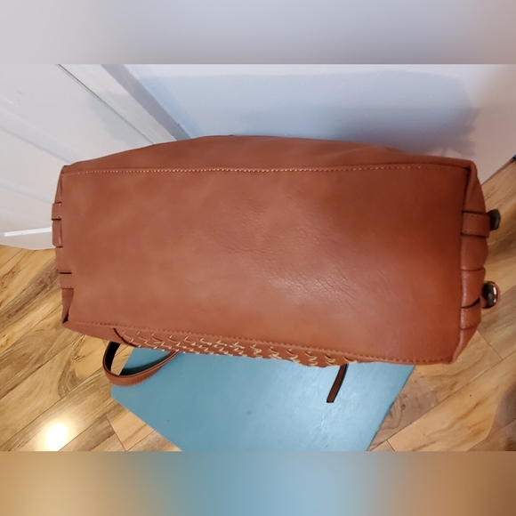 Malibu Skye Satchel with crossbody strap in caramel - Picture 4 of 13